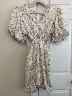 entro Cream Floral Cutout Puff-Sleeve romper